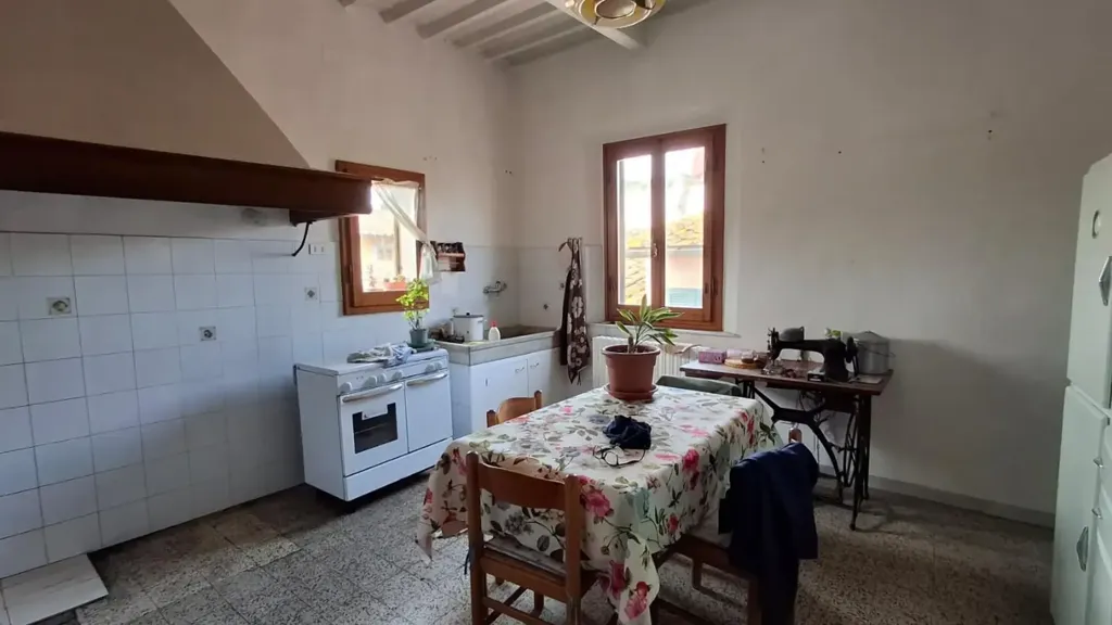 Cuisine - Quadrilocale with Character in Capraia e Limite