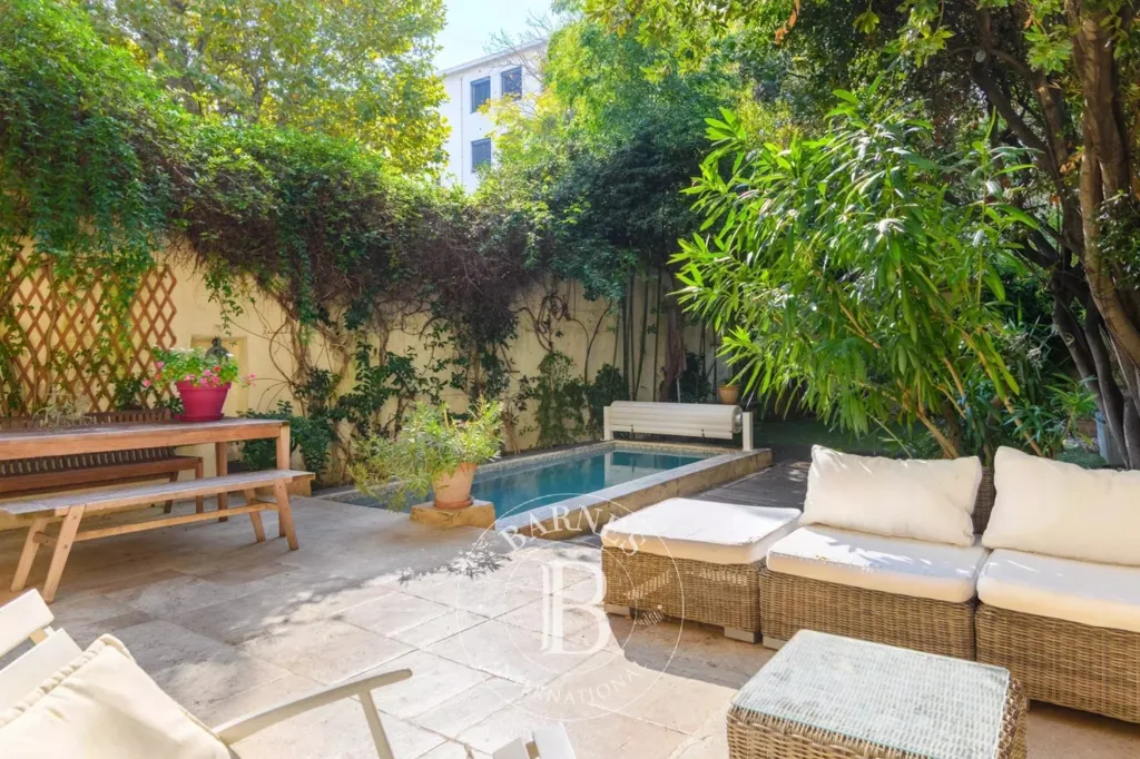 Piscine - Appartement Luxe Duplex avec Jardin à Marseille