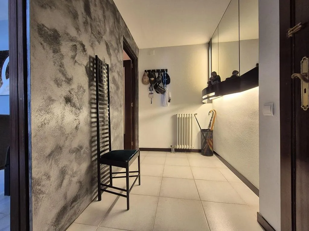 hallway_entrance
