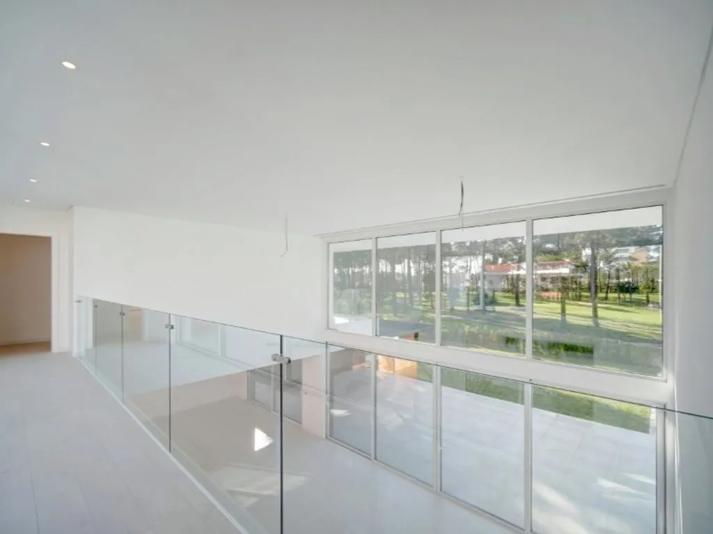 Elutuba - Contemporary Villa with Golf View in Almada