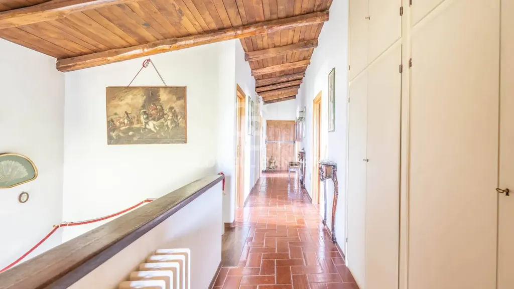 Esik - Villa with Pool in Monte Pennino