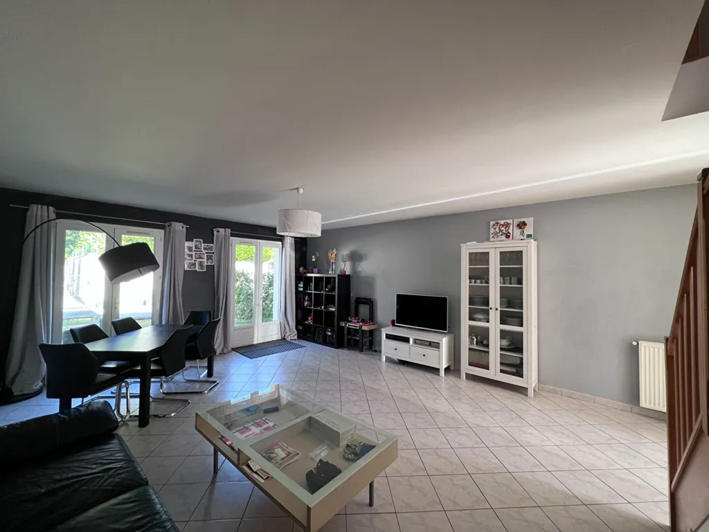 Soggiorno - Six-Piece House with Garden in Penchard
