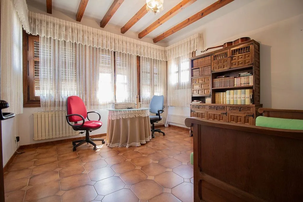 Bureau - Rustic House with Pool and Terrace in Carmena