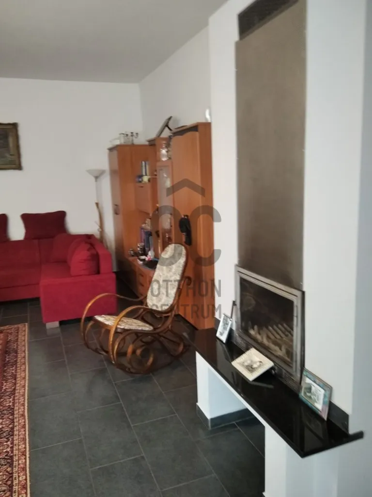 Elutuba - Multi-Generational House with Workshop in Székesfehérvár