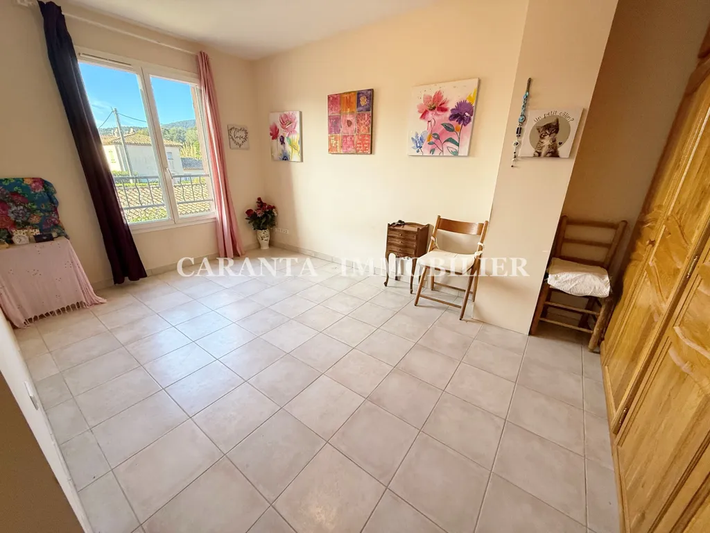 Chambres - Villa Récemment Construite avec Jardin à Sainte-Maxime