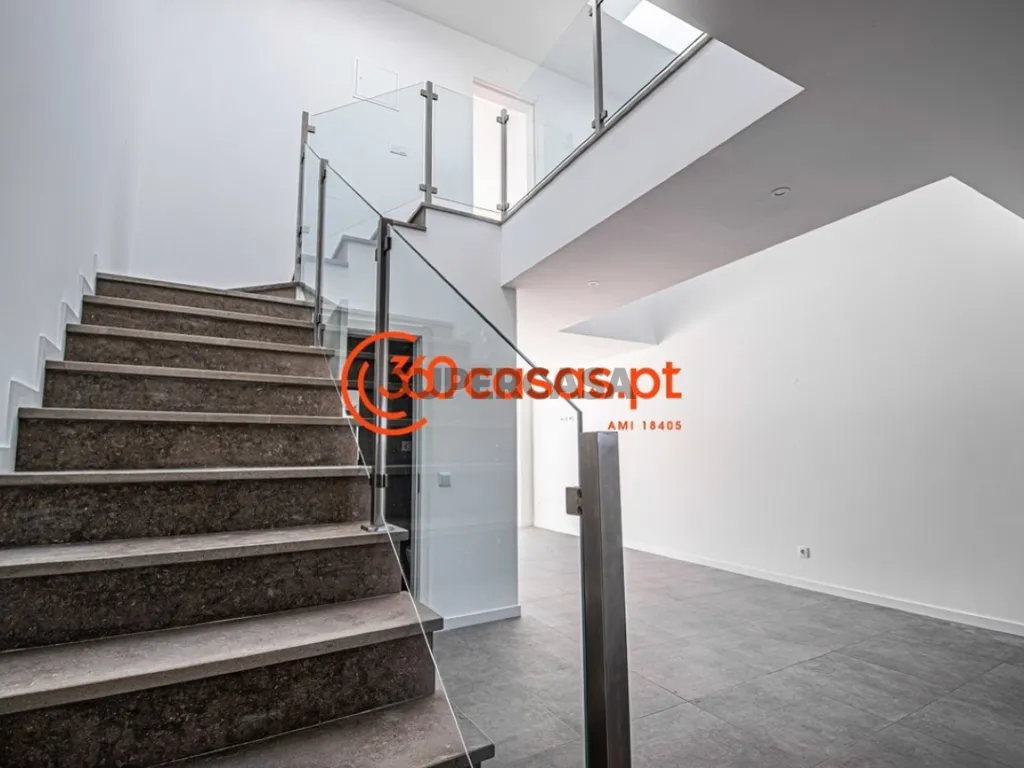 Toad - Modern Duplex with Garden in Olhão
