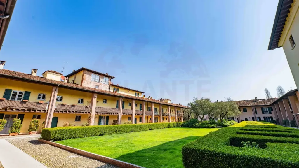 Aed - Duplex in Exclusive Residence, Castegnato