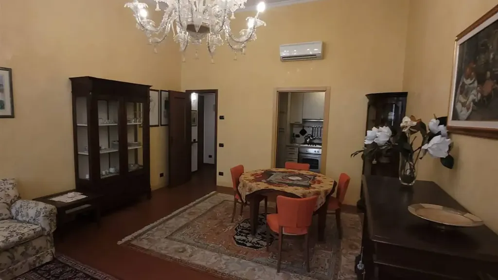 Restored 2-Bedroom in Florence