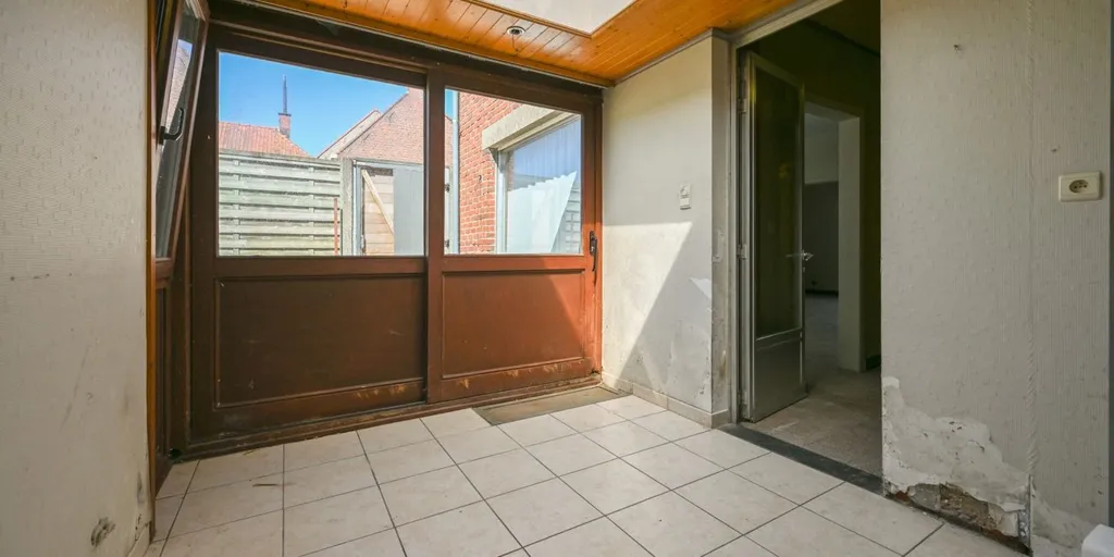 Ingresso - Corner House to Renovate in Izegem