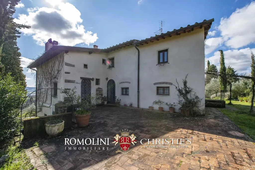 Exterior - Villa with Vineyard and Pool near Florence