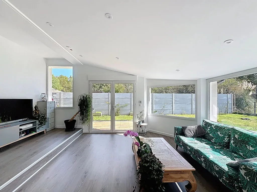 Séjour - Maison Rénovée avec Terrasse en Teck à Sanguinet