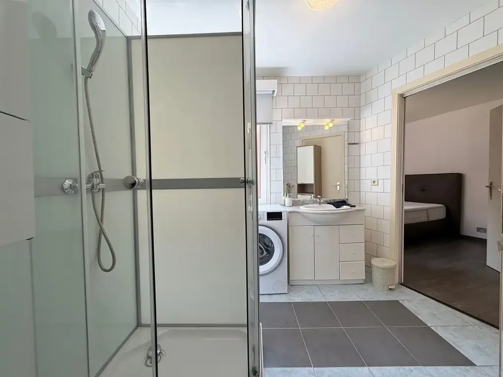 Salles de bain - Appartement avec Airconditioning au Centre de Mol