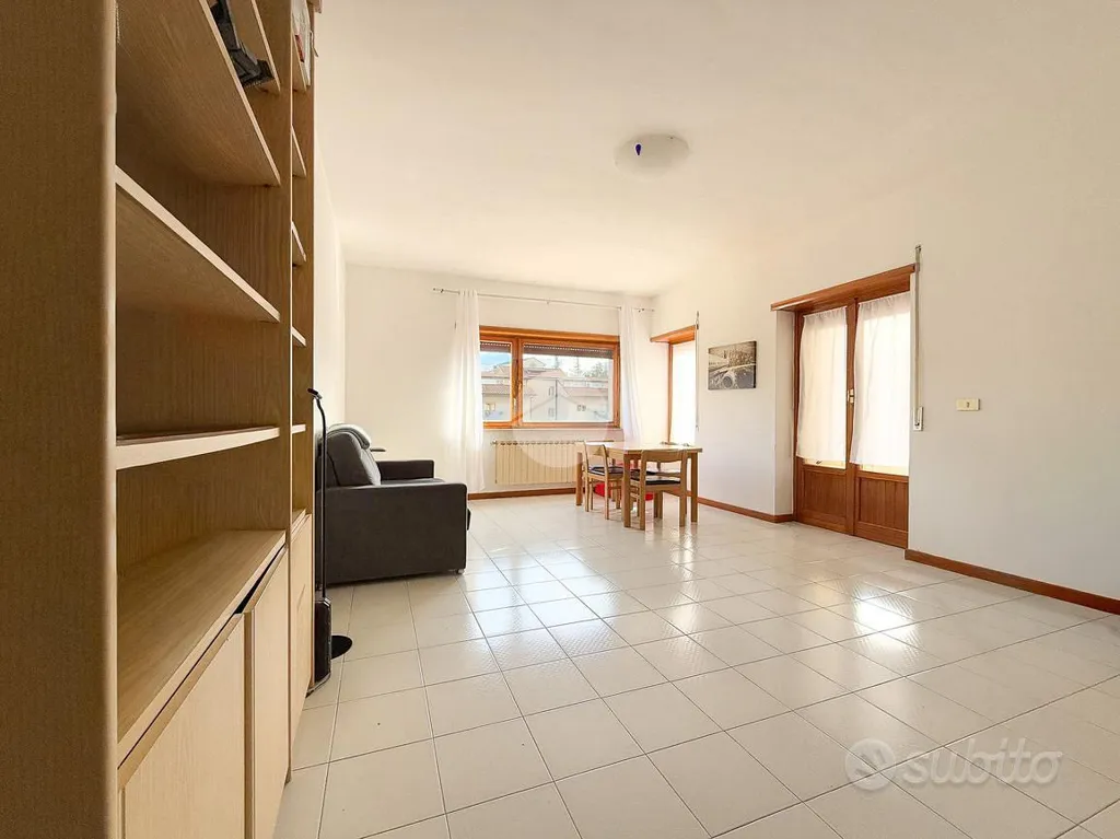 Séjour - 4-Room Apartment with Private Parking in L'Aquila