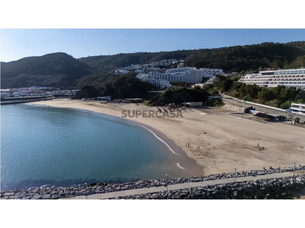 Duplex Flat with Sea View in Sesimbra