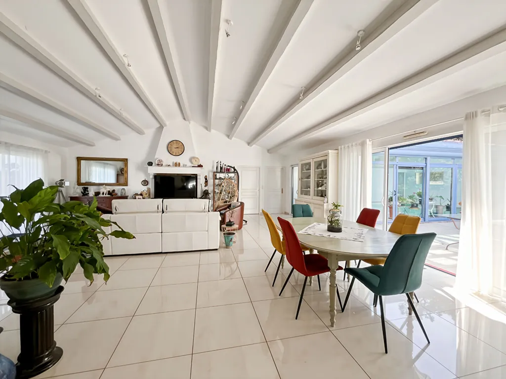 Salle à manger - Maison d'Architecte avec Piscine à Fromentine
