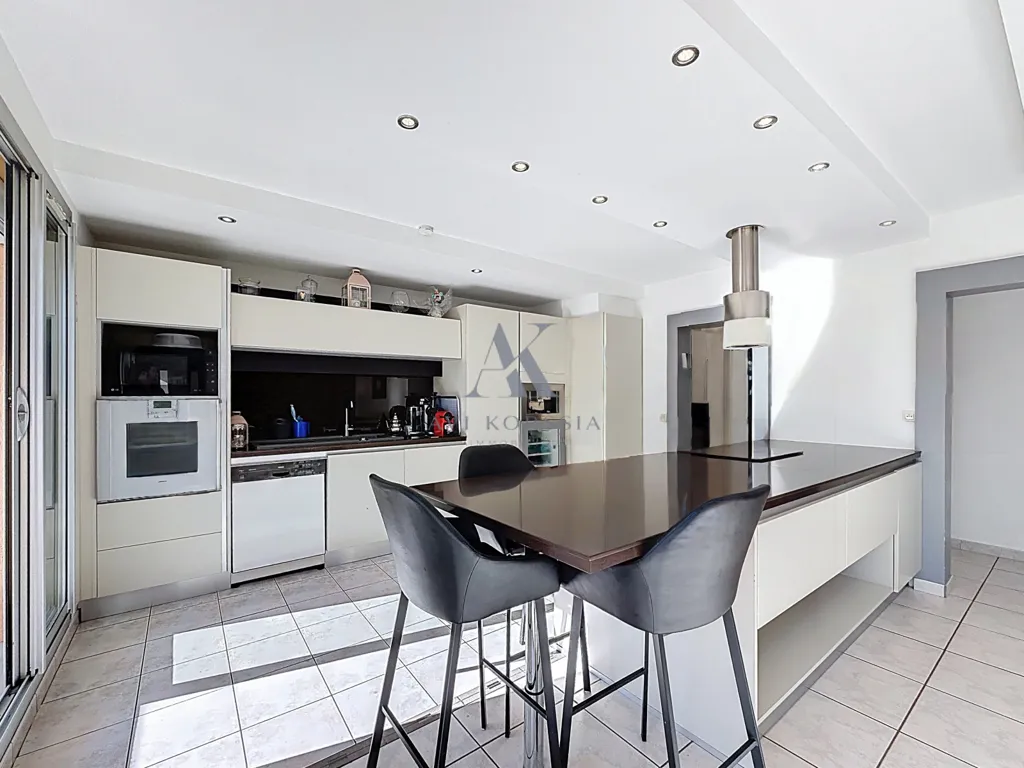 Kitchen - Modern Flat with Balcony in Décines-Charpieu