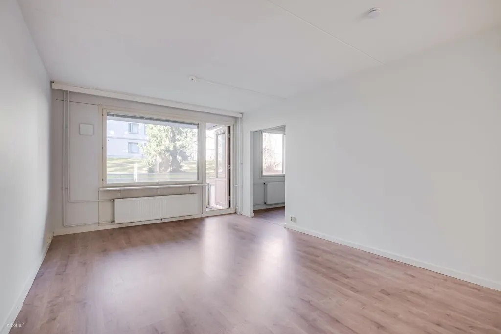 Pièces - 3-Bedroom Apartment with Balcony in Martinlaakso, Vantaa