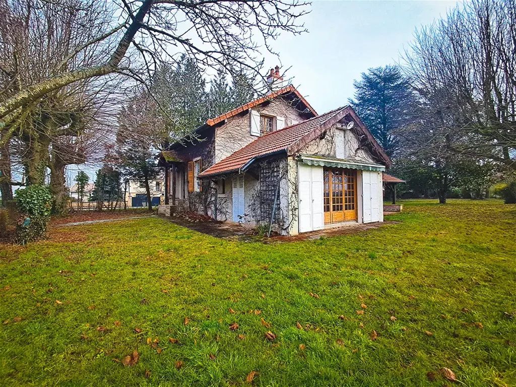 8-room house in Beaune