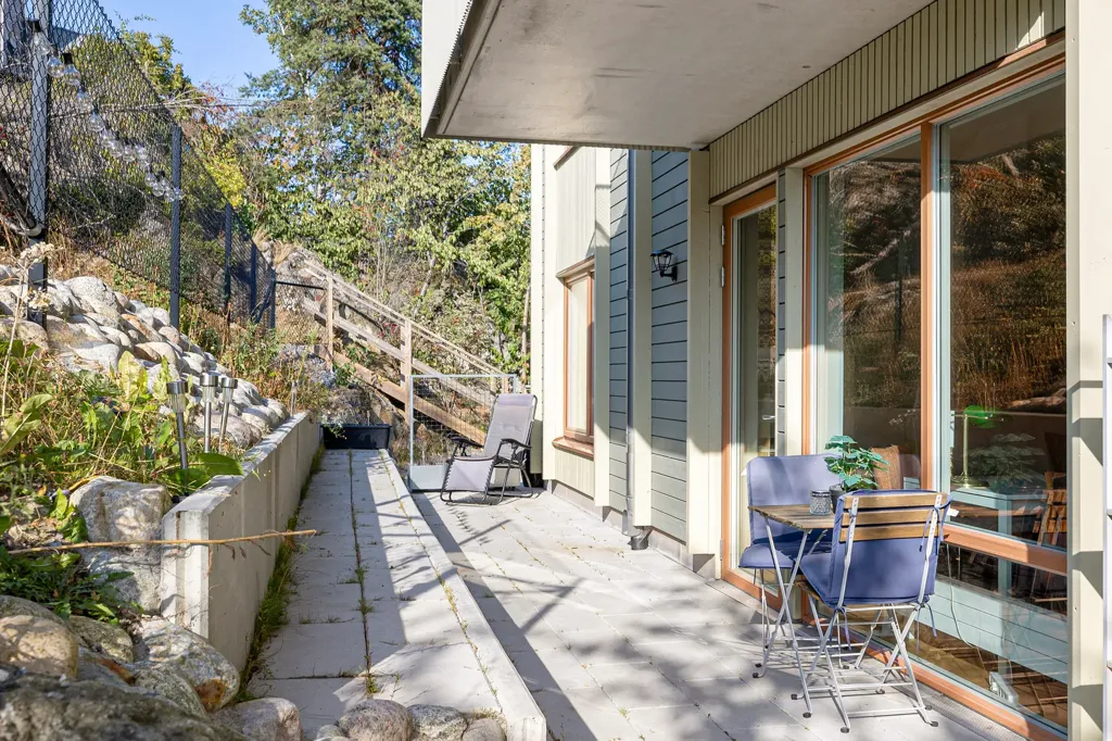 Terrasse - Three-bedroom Apartment with West View in Nynäshamn