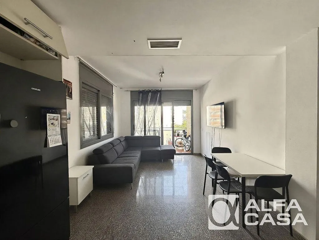 Séjour - Apartment with Pool near Fenals Beach