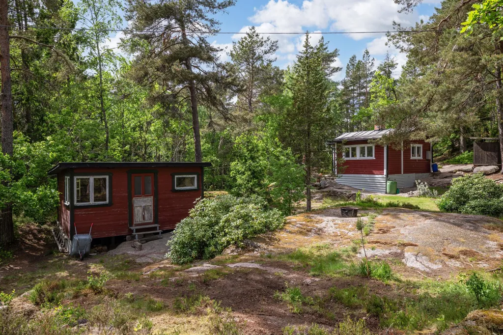 Esterno - Cottage with Forest Setting near Norrköping