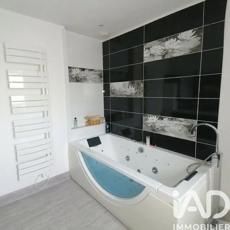 Salles de bain - Villa Luxueuse avec Piscine à La Plaine-sur-Mer