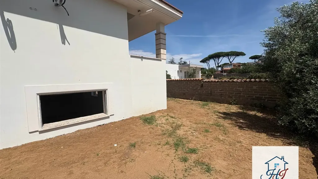 Giardino - Bifamiliar Villa with Hobby Room in Anzio