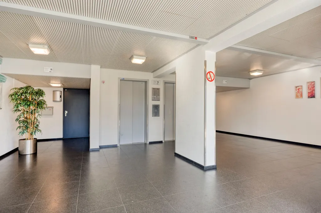 hallway_entrance
