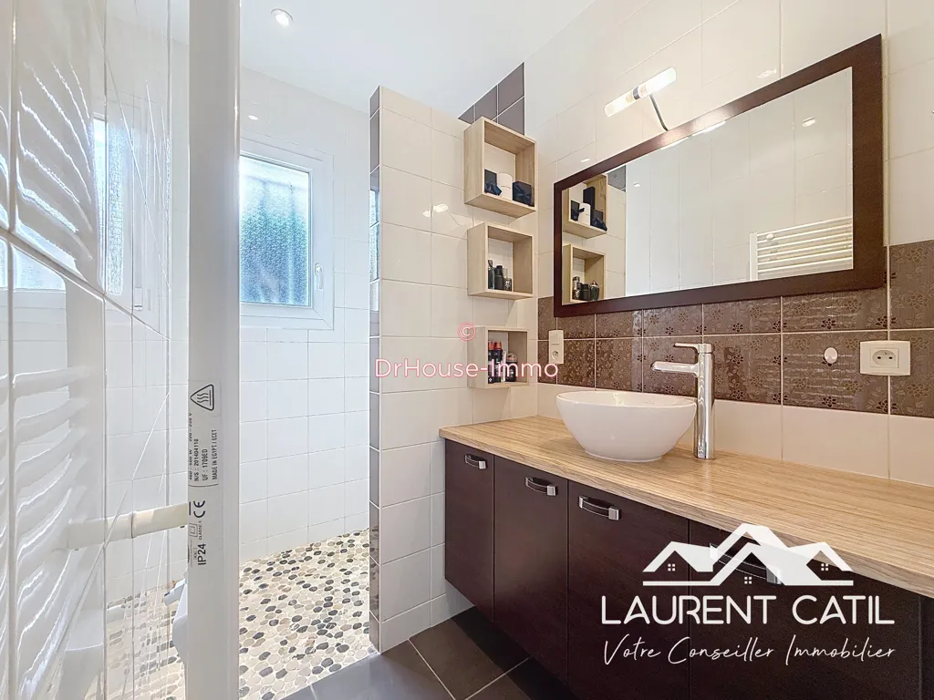 Vannitoad - Contemporary Flat-Plan House with Garden in Mours-Saint-Eusebe
