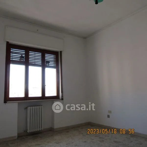 Pièces - Apartment with Balcony in Commercial Area, Taranto