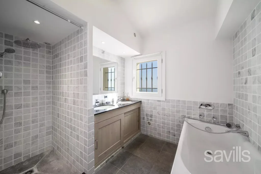 Bathrooms - Villa with Panoramic Sea Views in Valbonne
