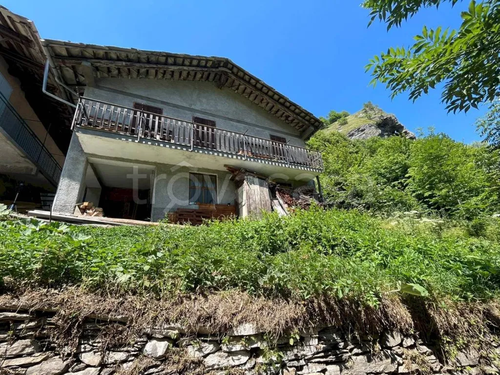 Exterior - Rustic House with Garden in Bellino