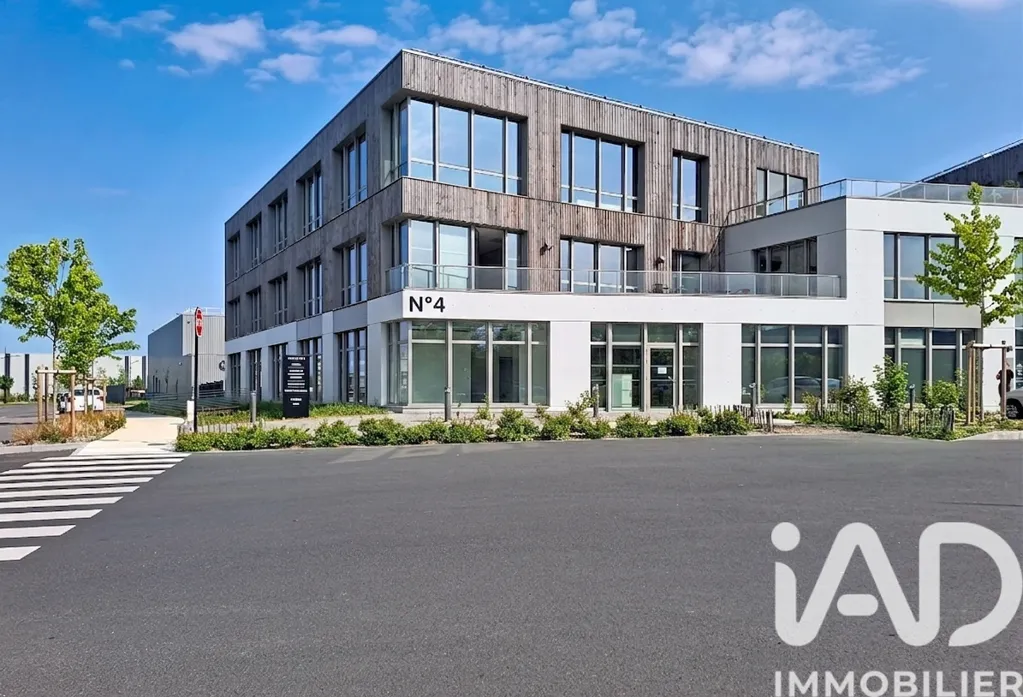 Esterno - New Office Space with East/South/West Orientation in Pacé