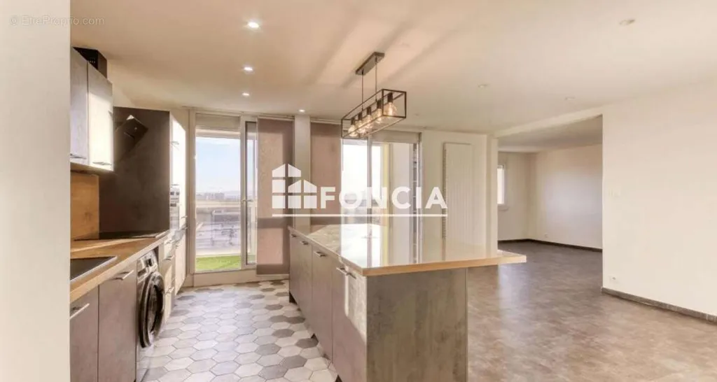 Cuisine - Appartement Refait à Neuf avec Balcon à Sirocco