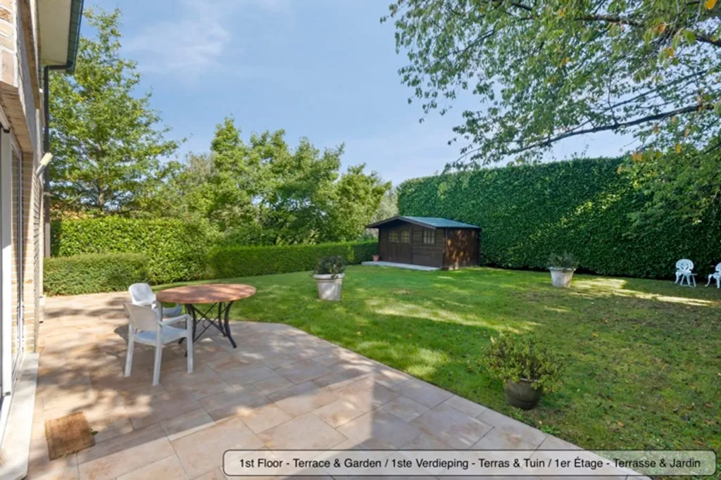 Jardin - Villa Prestigieuse avec Terrasse à Kraainem