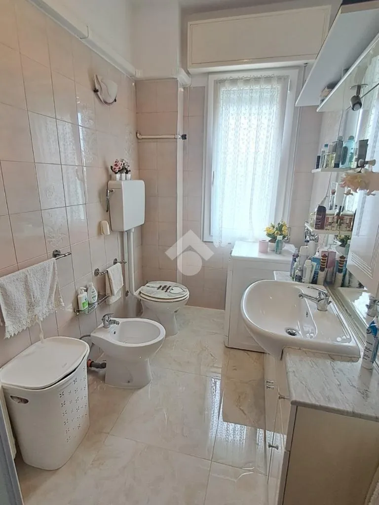 Salles de bain - 3-Bedroom Apartment with Balcony in Medicina