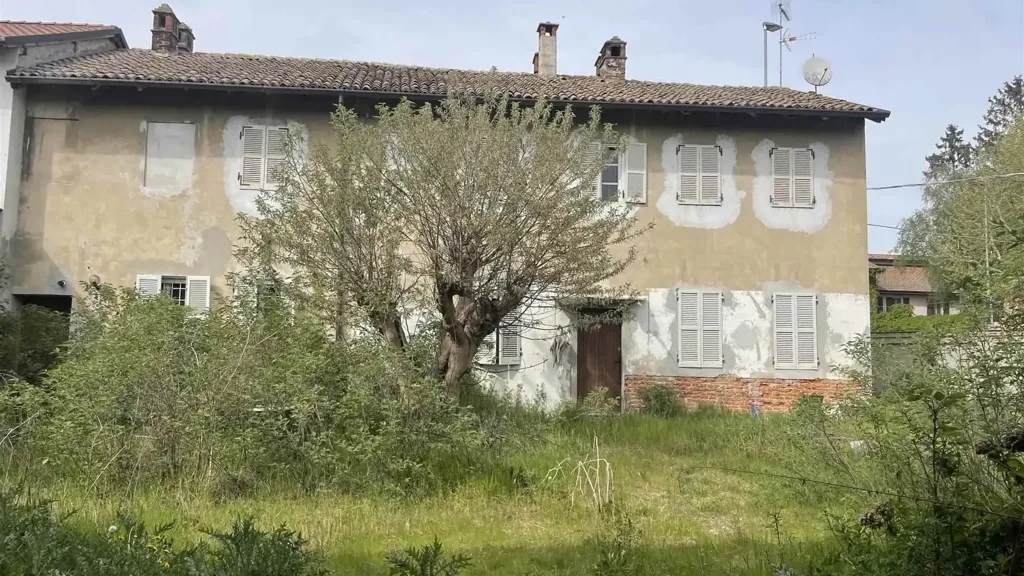 Välivaade - Independent House with Courtyard in Mede