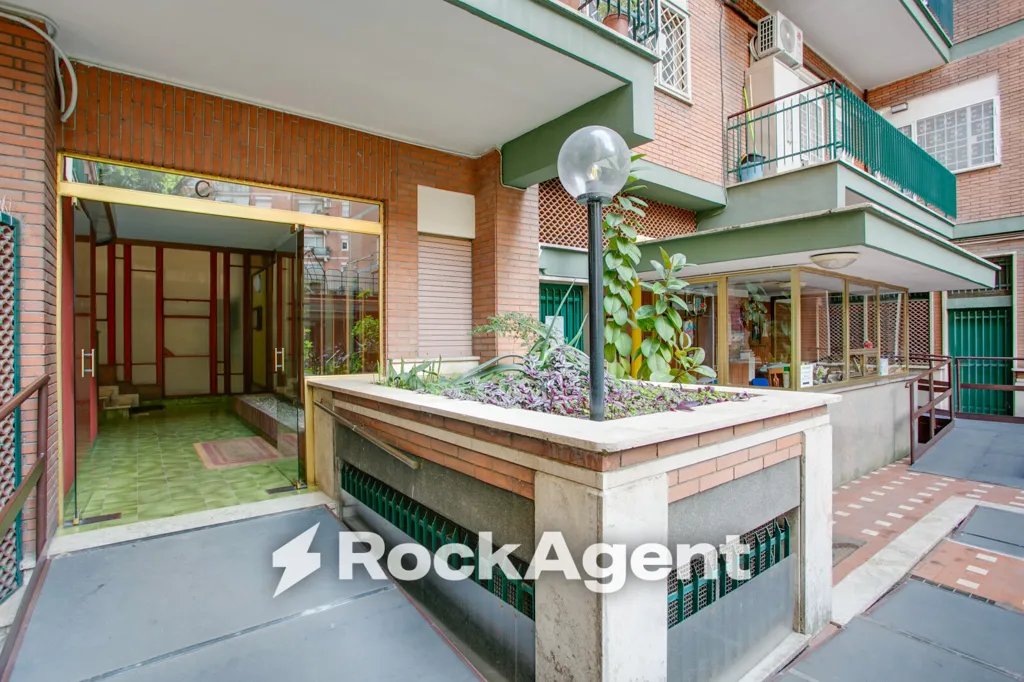 Välivaade - Ristruttured Apartment with Balcony in Rome