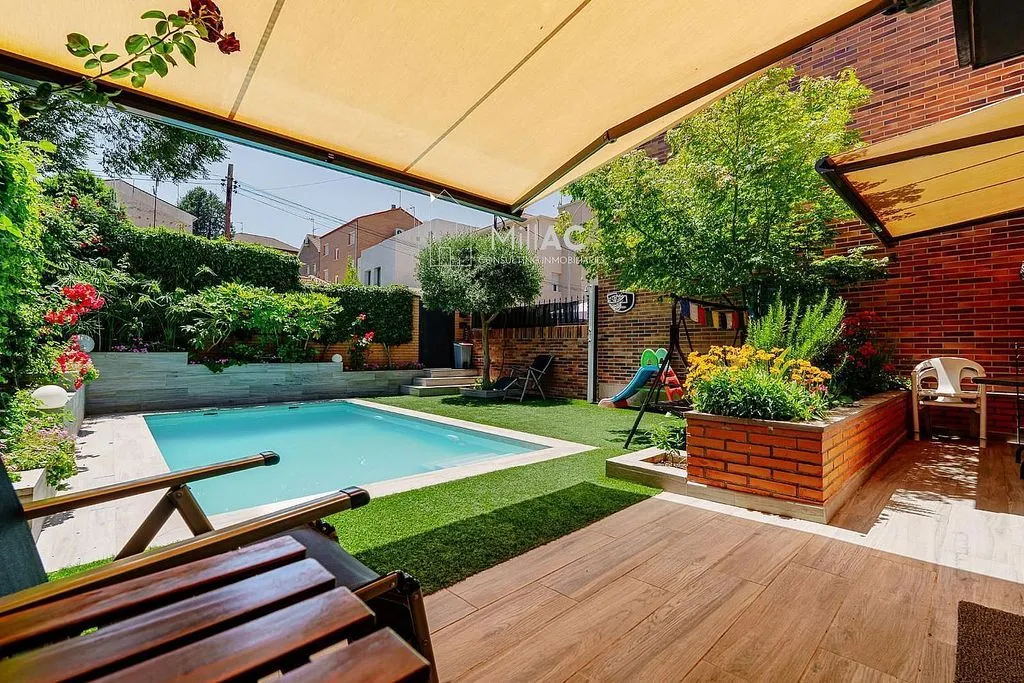 Bassein - Architectural Chalet with Pool in Peñagrande