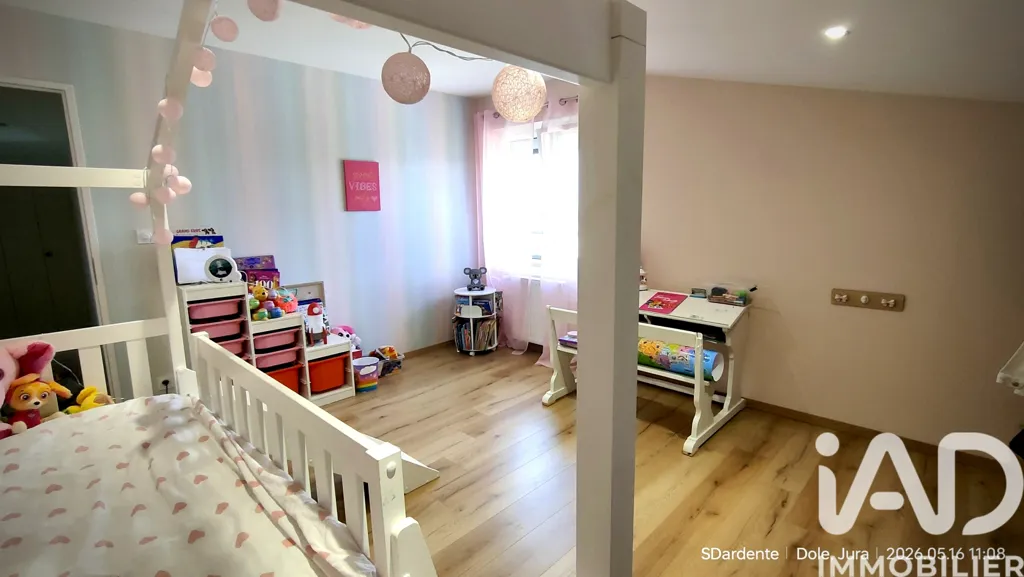 Chambres - Maison Traditionnelle Rénovée avec Balcon à Dole