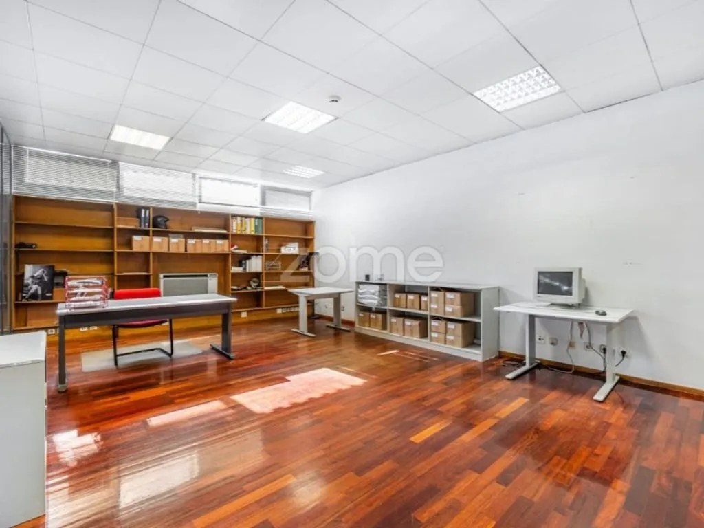 Kabinet - Corporate Office with South Terrace in Maia