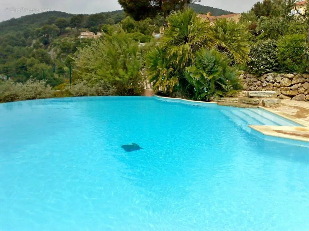 Piscine - Appartement en Rez-de-Jardin avec Jardin à Saint-Raphaël
