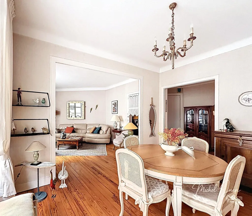 Söögituba - Art Deco Apartment with Balcony in Biarritz