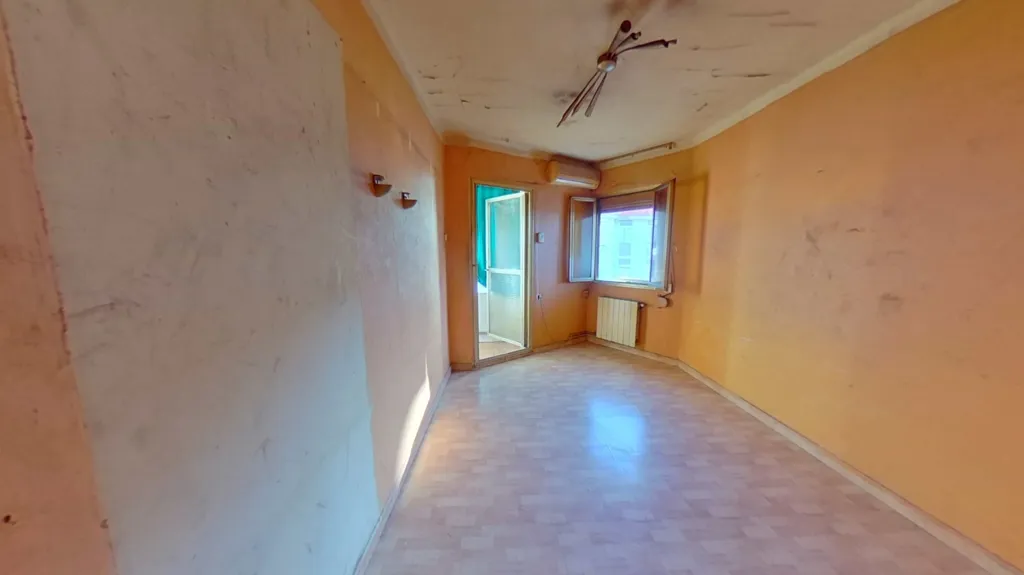 Pièces - Flat with Metro Access in Cornellà de Llobregat