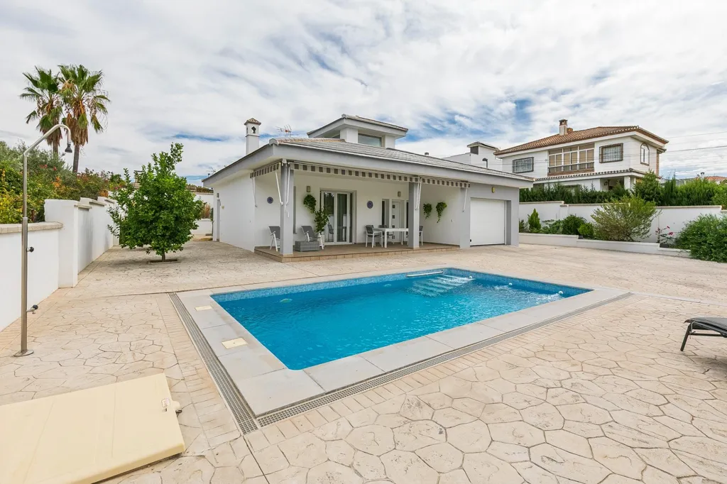 Piscine - Contemporary Chalet with Pool in Historic Centre
