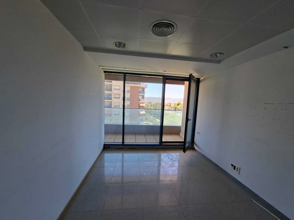 Entrée - Secure Parking Space in Central Murcia