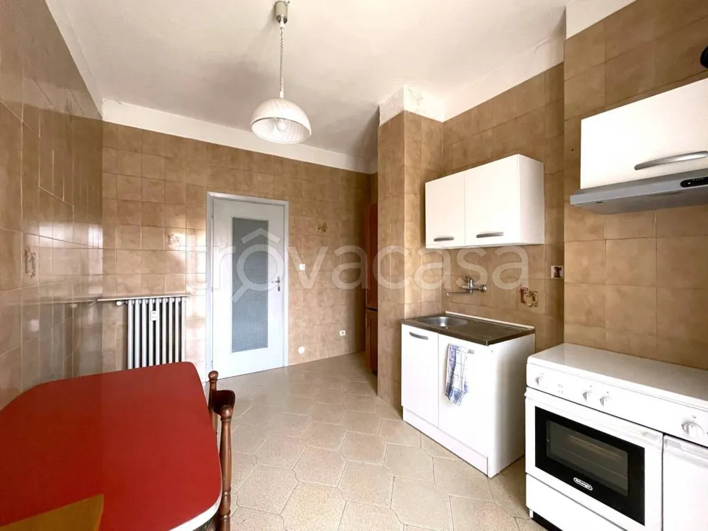 Cuisine - Spacious 3-Bedroom Apartment in Settimo Torinese