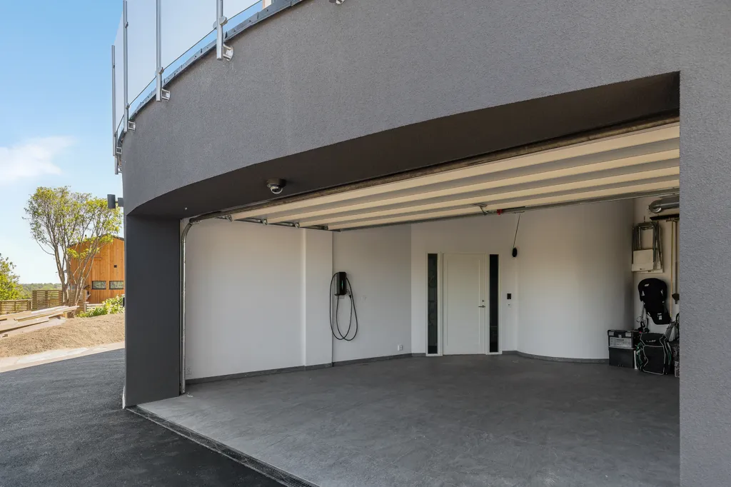 Garage - Pål Ross Villa with Panoramic View in Ekerö