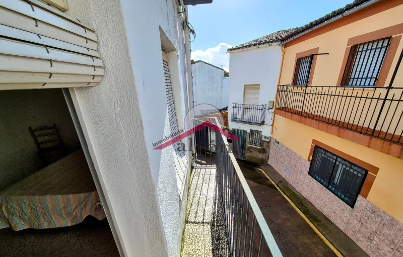 Balcon - Traditional Townhouse with Garden in Montehermoso