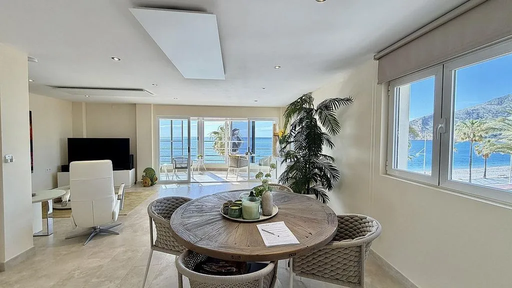 Séjour - Seafront Apartment with Pool in L'Albir